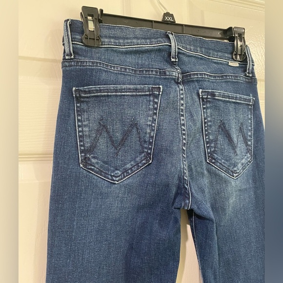 Mother The Runaway Step Fray Flare Jeans in Mañana Mi Amor Dark Wash Size 26 - Picture 9 of 14